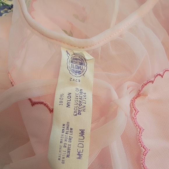 Sheer Pink Embroidered Vintage Robe Size Med. - Picture 6 of 6